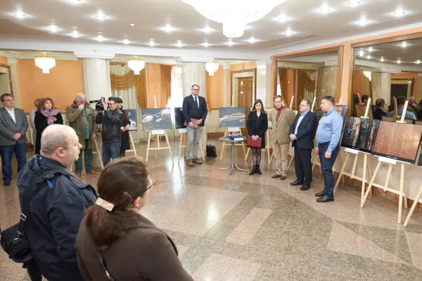 У Луцьку відкрили фотовиставку про воєнні злочини РФ (фото)