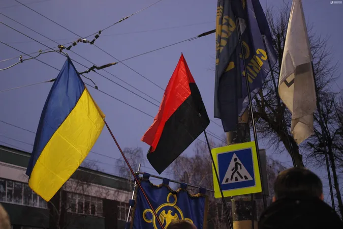 Смолоскипи та прапори: Луцьком гучно пройшовся марш націоналістів (фото, відео)