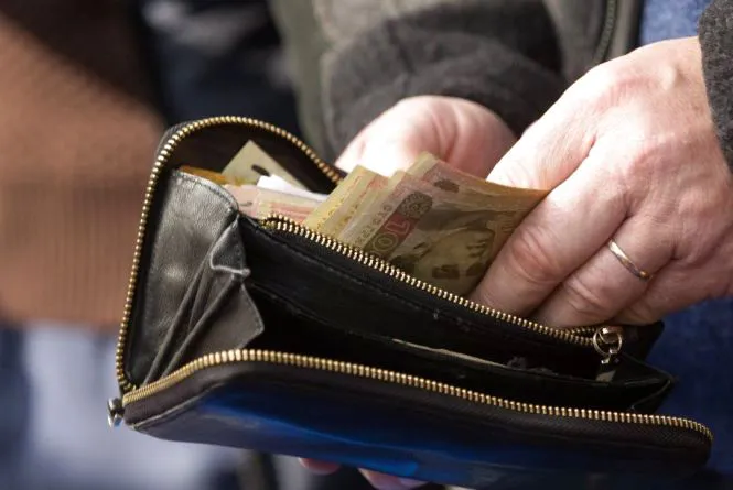 Обіцяв стелажі і вітрини за 73 тисячі гривень: лучанина спіймали на шахрайстві
