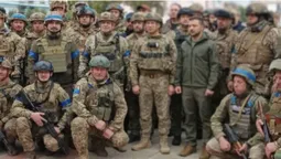 Зеленський приїхав у звільнений від окупантів Ізюм (фото, відео)