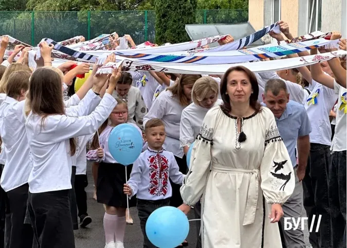Свято, кульки, перший дзвоник: як у Володимирі відзначили 1 вересня (фото)