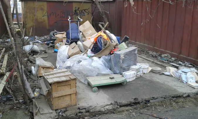 Лучани просять патрульних «захистити» конструкції від демонтажу