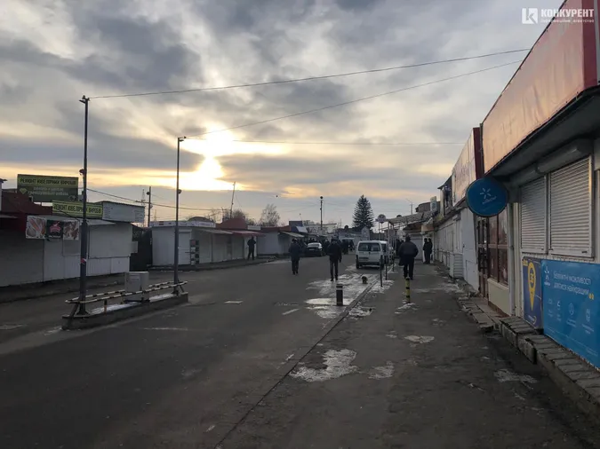 Що відбувається на Старому ринку в Луцьку (фото)