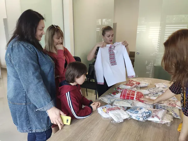 У Луцьку соціально незахищеним дітям подарували вишиванки та верхній одяг (фото)