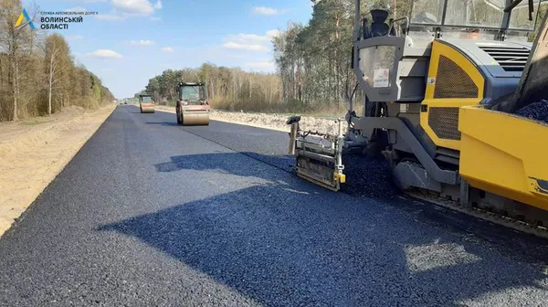 Показали, як ремонтують трасу на Ковельщині (фото)