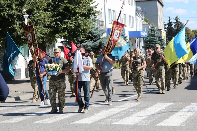 На Волині в останній земний шлях провели Героя Віталія Новосада (фото)