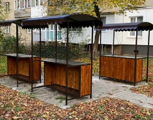 У Луцьку на Львівській встановили ятки для торгівлі городиною (фото)