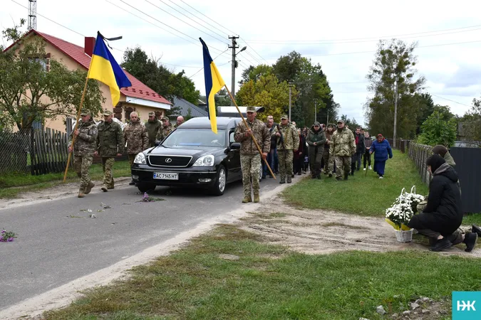 Повернувся не на весілля, а на свій похорон: на Волині попрощалися з капітаном волинської «сотки»