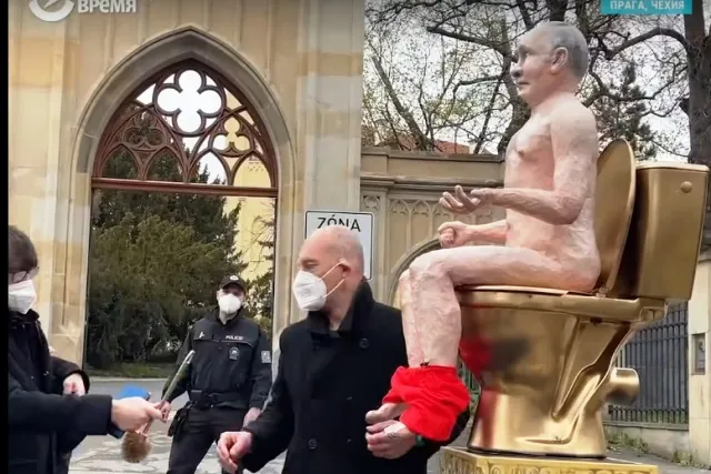 Охорона путіна збирає його сечу і фекалії у спецвалізу: навіщо це роблять