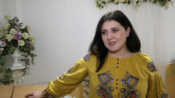 У День закоханих у Луцьку побрались вісім пар: як це було (відео)