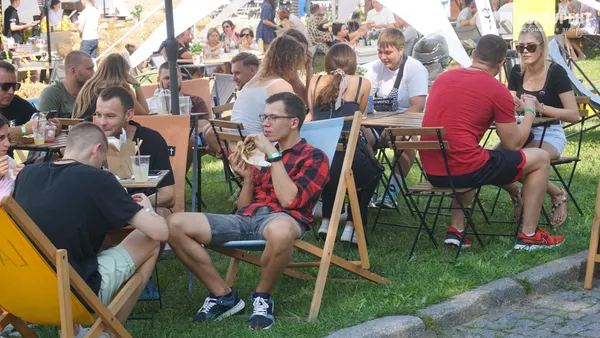 Перший день Lutsk Food Fest 4.5.0: що відбувається у Луцькому замку (фото)
