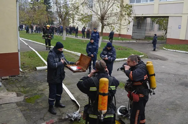 Пожежники евакуювали студентів луцького «політеху» (фото)