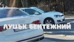 Важко проїхати: у Луцьку через аварію – затор на мосту (відео)