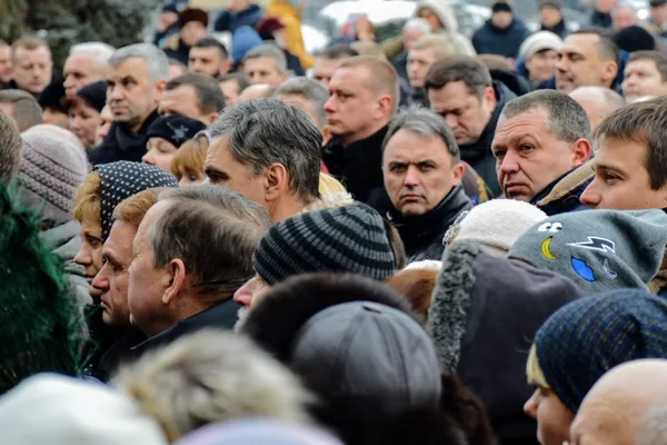 В натовпі - народний депутат від Луцька Ігор Лапін
