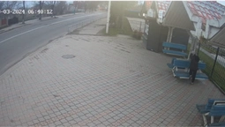 У Луцьку шукають жінку через рекламу на зупинці (відео)