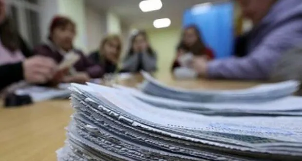Поставила підписи за всіх: на Волині голова виборчої комісії піде під суд
