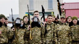 Дубинки, АК та шоломи: луцькі ліцеїсти відвідали військову частину Нацгвардії (фото)