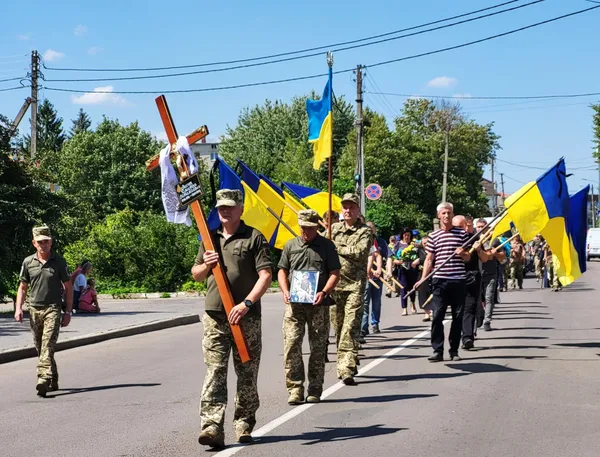 Ковельська громада провела в останню земну дорогу воїна Дмитра Лисюка (фото)