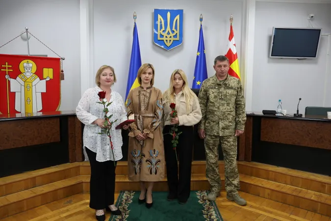 У Луцьку родинам загиблих Героїв вручили державні нагороди (фото)