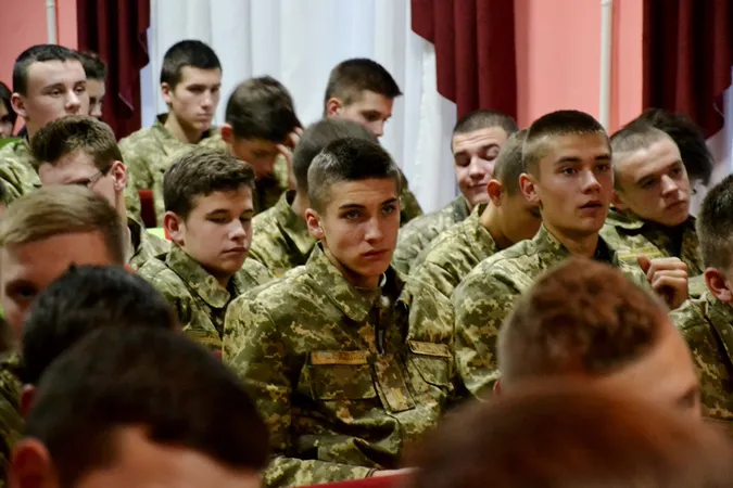 Чому наркотики – зло? Волинським ліцеїстам розказали про життя без залежностей (фото)