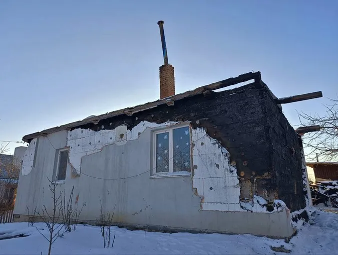 Багатодітна родина погорільців із Волині шукає нове житло