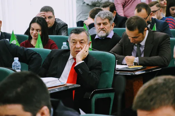 «Когда же это все кончится?» - мабуть, думає Микола Дендіберін 