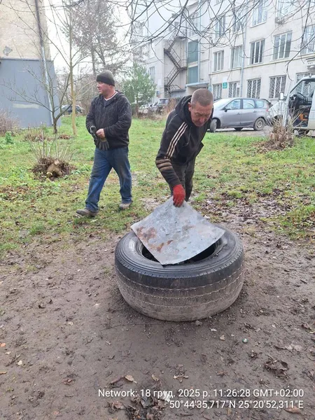 У Луцьку муніципали демонтували незаконні обмежувачі руху для екстрених служб (фото)