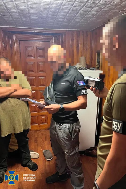 Старосту громади і поліцейського з Рівненщини підозрюють в організації схеми уникнення мобілізації (фото)