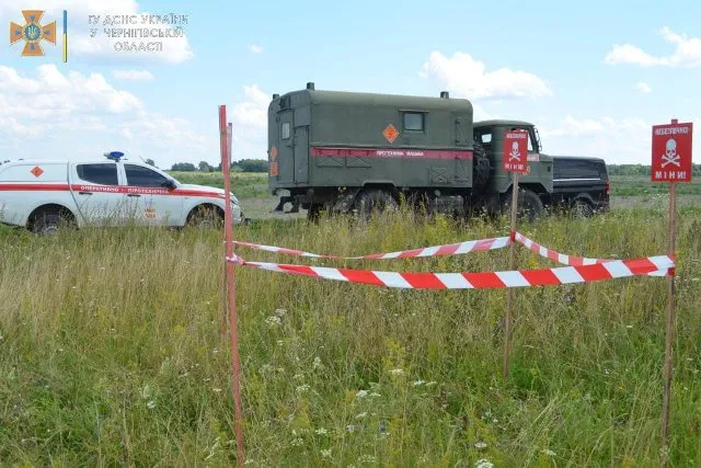 Волинські сапери розміновують Чернігівщину (фото)