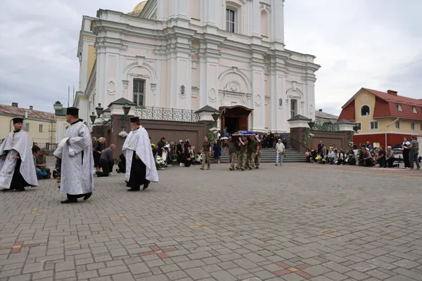 У Луцьку провели в останню дорогу полеглого воїна Сергія Четверикова (фото, відео)