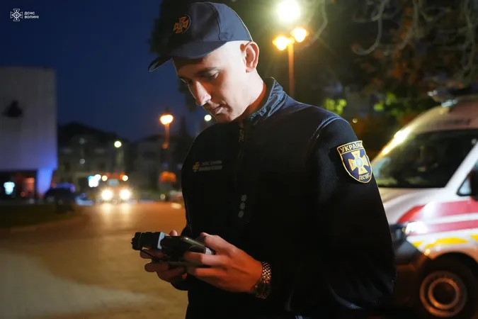 Спецтехніка, рятувальники і дрони: що сталося під ранок в центрі Луцька (фото)