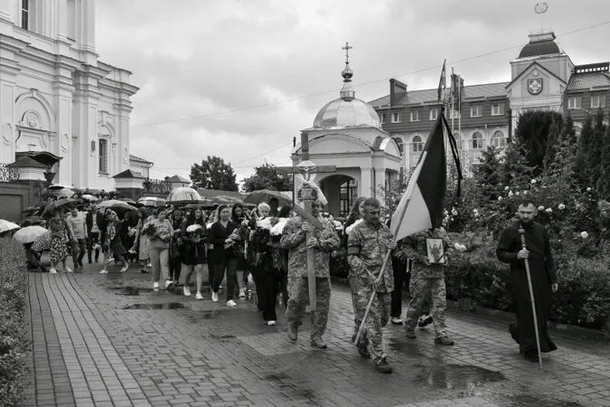 У Луцьку попрощалися із загиблим під Ямполем Дмитром Пержилом (фото)