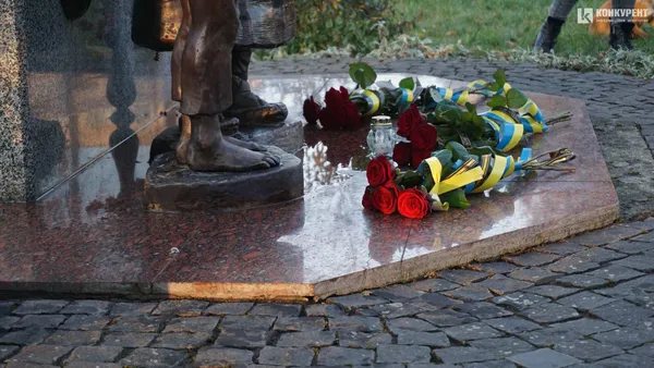 У Луцьку вшанували пам'ять жертв Голодомору (фото, відео)