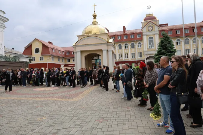 У Луцьку попрощалися із загиблими захисниками Олександром Махновцем та Валерієм Максимчуком (фото)