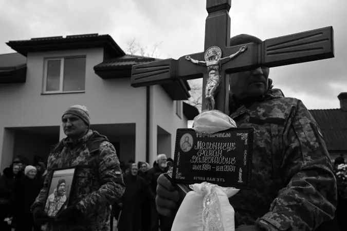 Луцька громада попрощалася із померлим від поранень Романом Мельничуком (фото)