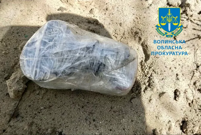 Буде суд: на Волині колишній в'язень перекинув у колонію пакунки з наркотиками