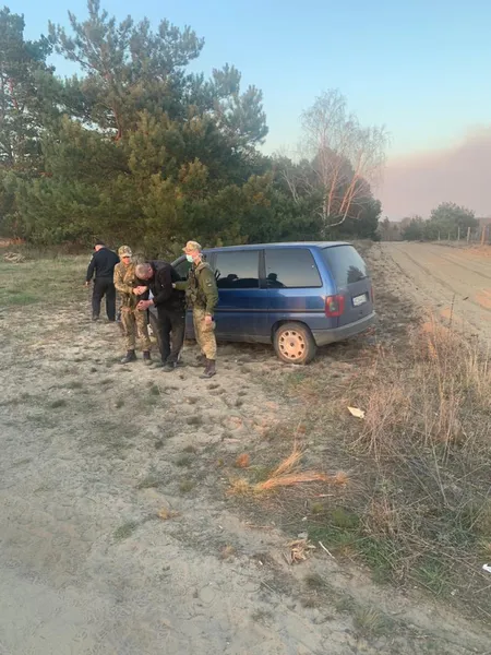 П’яний волинянин на авто хотів подражнити прикордонників, але влетів у паркан (фото)