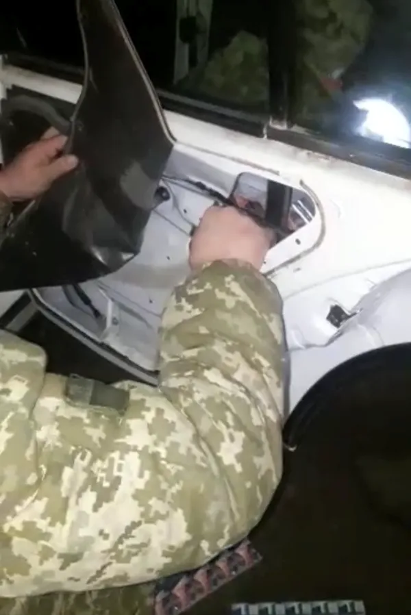 На Волині конфіскували дві іномарки з сигаретами (фото)