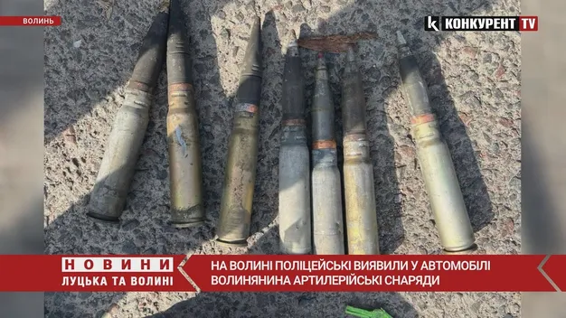 На Волині в бусі волонтера знайшли артснаряди (фото, відео)