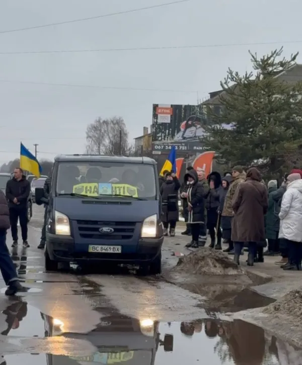 Короткий, але героїчний бойовий шлях: на Волині попрощалися з воїном Іваном Савлуком (фото)