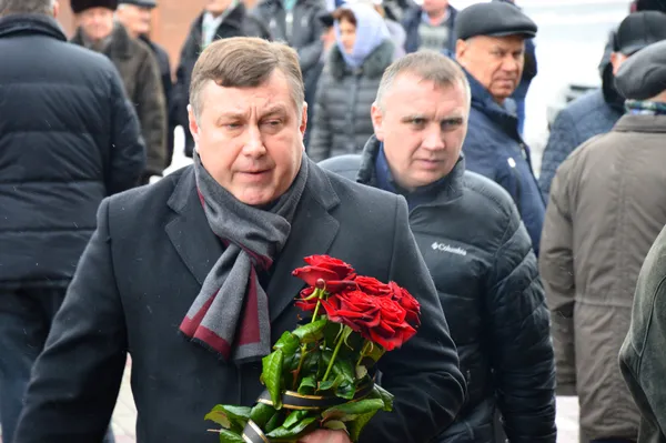 ...екс-голова Волинської ОДА, діючий депутат Волиньради Володомир Бондар, який називав Антона Кривицького своїм наставником...