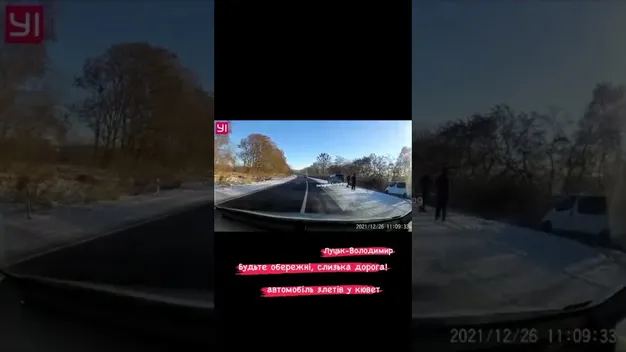На трасі Луцьк – Володимир авто злетіло в кювет (відео)