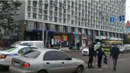 У Луцьку патрульні допомогли дідусеві безпечно перейти дорогу (відео)