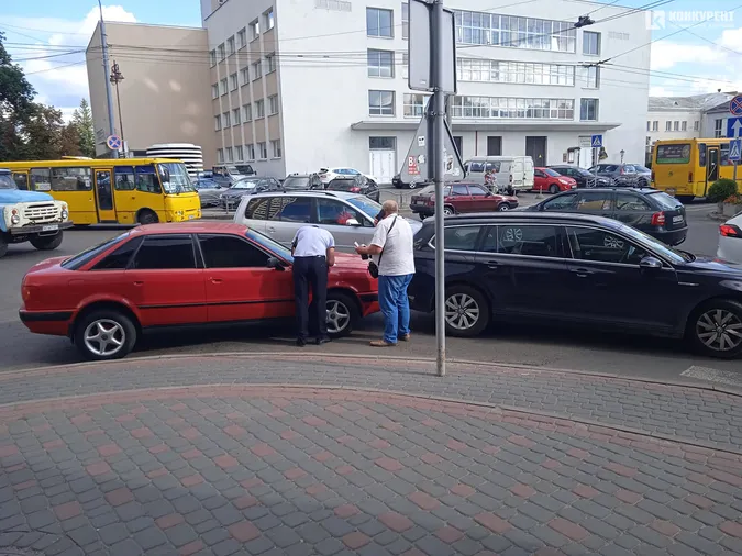 У центрі Луцька через ДТП ускладнений рух автотранспорту (фото)