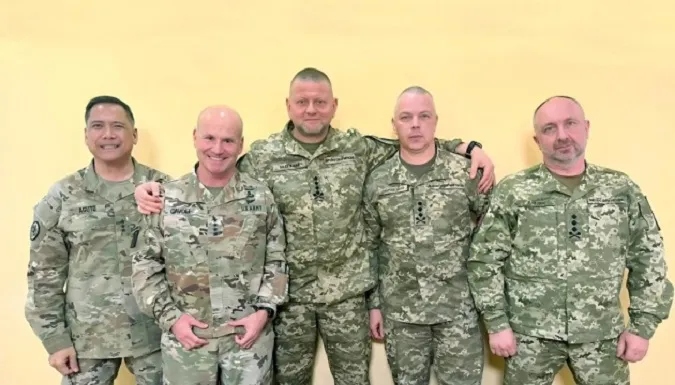 Обговорили важливі для ЗСУ питання: Залужний зустрівся із командувачем сил НАТО