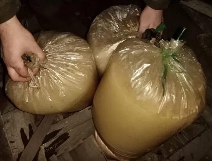 В ув’язнених у Маневицькій колонії вилучили заборонені предмети (фото)