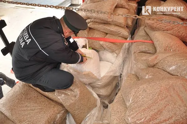 Поляки затримали рекордну партію бурштину на переході Ягодин-Дорогуськ. ФОТО