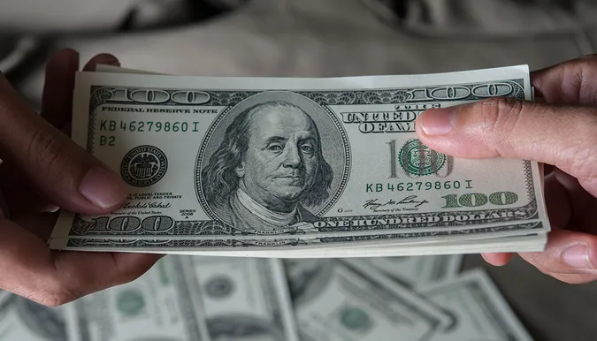 Прокурори хочуть, аби чиновницю-хабарницю з Луцькради взяли під варту