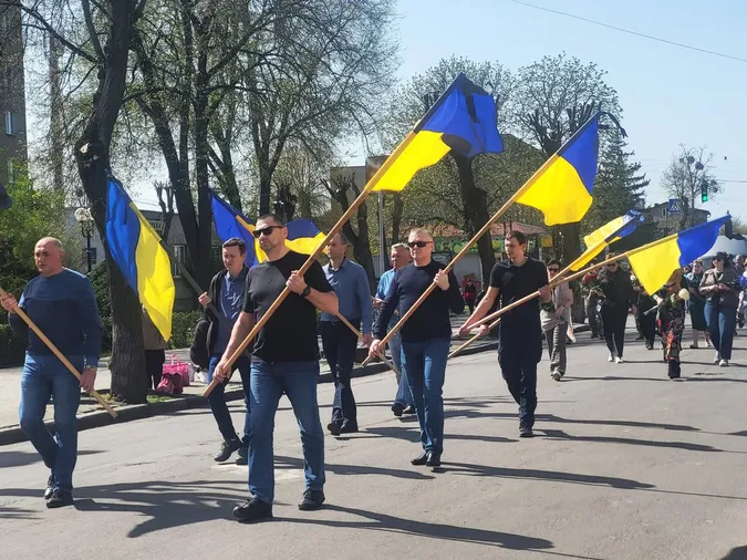 Загинув за місяць до 33-річчя: у Ковелі попрощалися із воїном Сергієм Селівановим (фото)