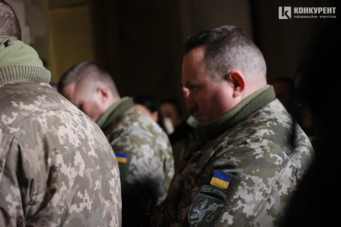 Зі сльозами та на колінах: Луцьк попрощався з трьома своїми Героями (фото, відео)